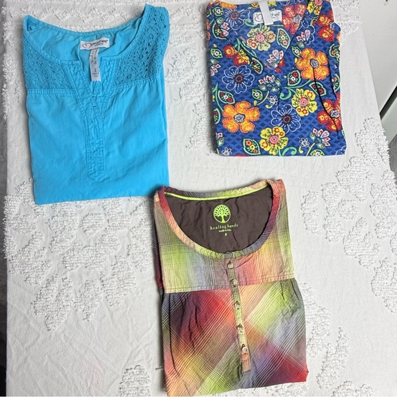 Multi color Woman’s top scrubs - Picture 1 of 6
